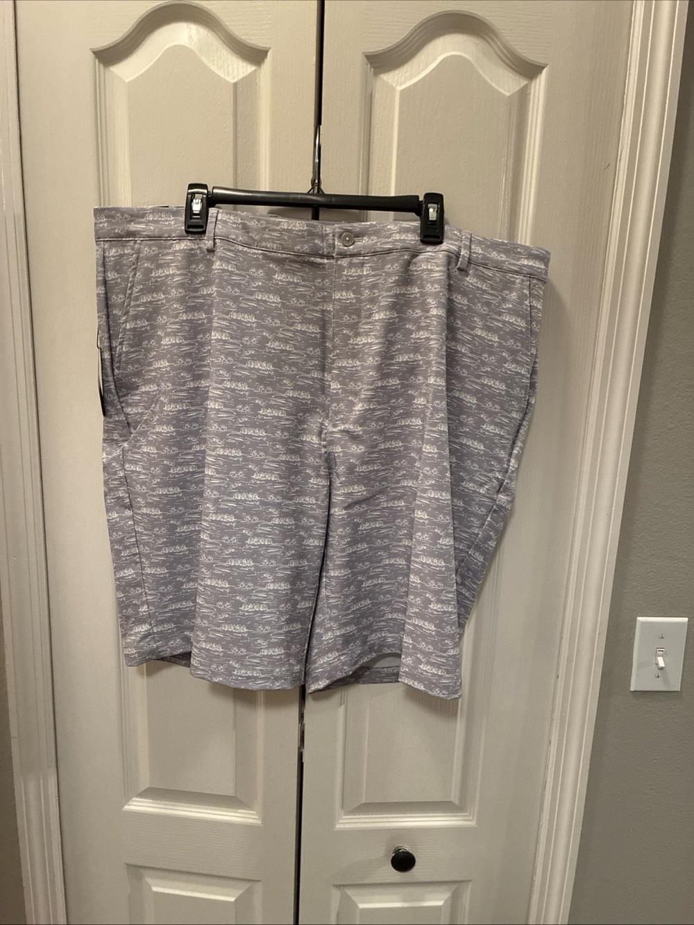 Greg Norman mens stretch golf shorts size 44
